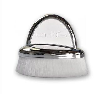 Artist Fini Brush Skincare Edition